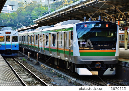 東海道幹線普通列車停在熱海站(E233系列) 東海道幹線普通列車停在熱海站(E233系列) 43070515