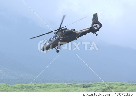 地面自衛隊的國內生產型飛機，也在東部富士訓練場OH-1觀察直升機中積極進行災害調度飛行低地 43072339