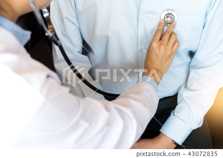 doctor explaining patient symptoms or asking 43072835