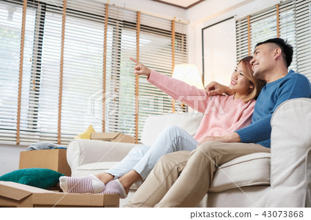 Asian couple planning to decor house after moving 43073868