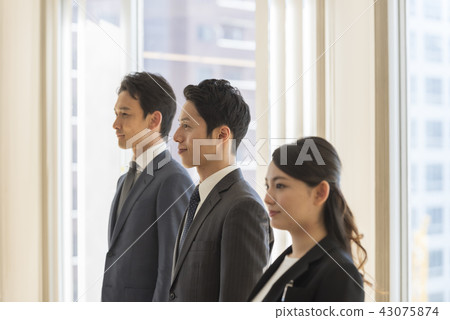 排隊的3條業務線 43075874