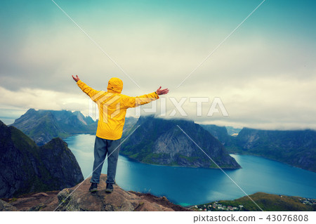 Man standing on a cliff of mount Reinebringen  43076808