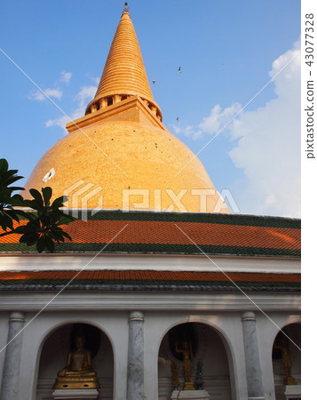 Thai pagoda (Prapatom chee) 43077328