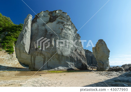 [Saimura, Shimokita Peninsula, Aomori Prefecture] Hakekake Rock: Hotokegaura is a landscape of the Pure Land of paradise with various large and small strange rocks made by green tuff. 43077993
