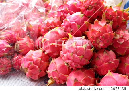 dragon fruit at street road 43078486