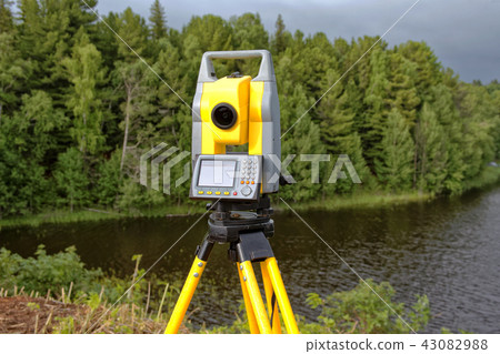 The tachymeter is used in the field to determine the coordinates The tachymeter is used in the field to determine the coordinates 43082988
