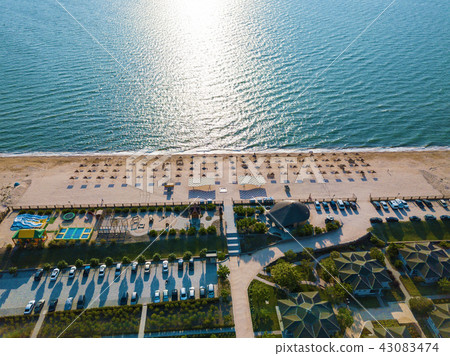 Top view of the beach with umbrellas 43083474