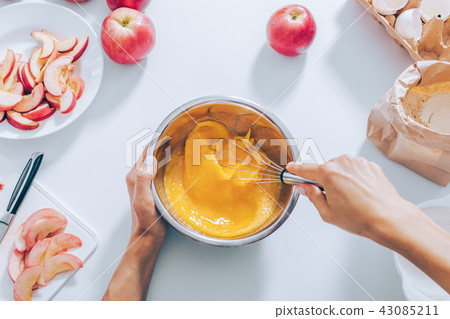 Process of cooking apple pie, top view 43085211