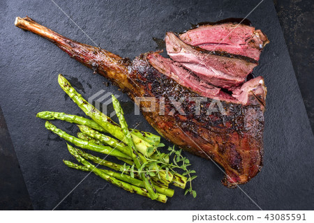 Haunch of Venison green asparagus 43085591
