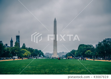 washington mall monumet on a cloudy day washington mall monumet on a cloudy day 43087819