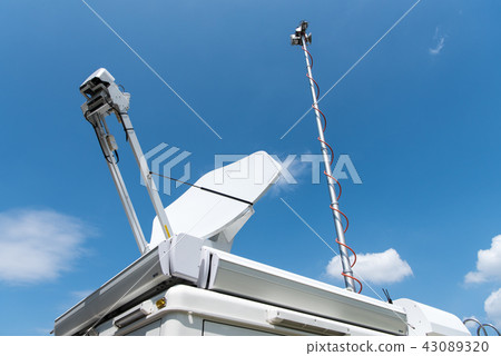 Antenna of a telecasting station broadcasting car 43089320