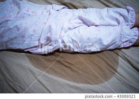 孩子的尿床 孩子的尿床 43089321