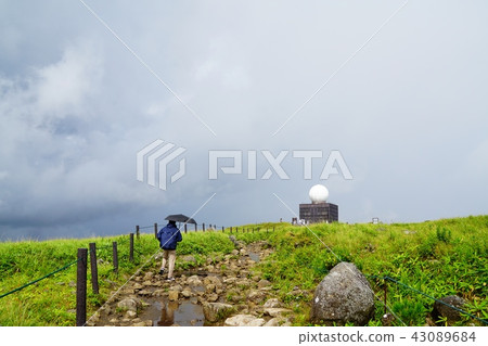 Rainy car mountains 43089684