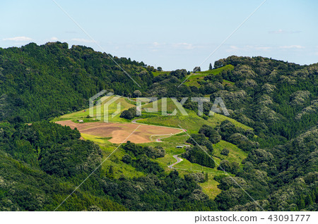 A view from the top of the mountain peak of summer pass and pasture ground beauty a A view from the top of the mountain peak of summer pass and pasture ground beauty a 43091777