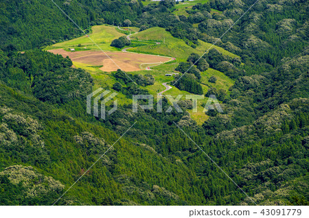 Summer pass greenery and meadows Minoyama View from the mountaintop b Summer pass greenery and meadows Minoyama View from the mountaintop b 43091779