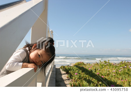 Seaside girl 43095758