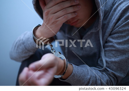 Arrest of handcuffs (crime illegal criminal bad suspect case criminal suspicious intruder thief face none thugs) 43096324