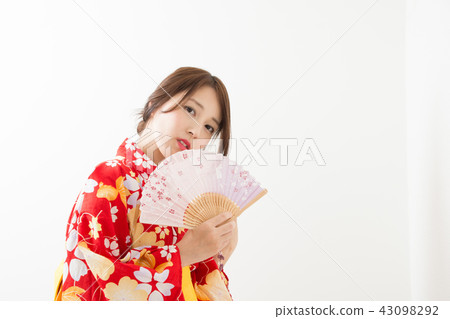 傳播風扇的婦女 43098292