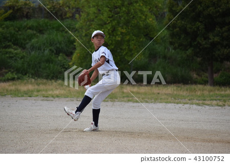 Boys Baseball Pitcher 43100752
