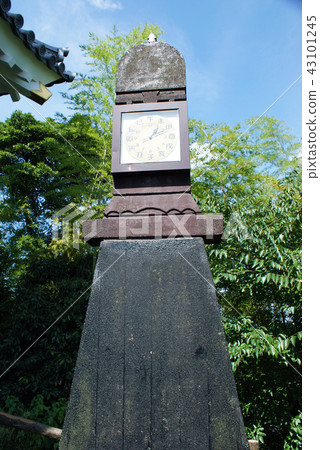 在城堡塔前面的岐阜城堡,城堡手錶 在城堡塔前面的岐阜城堡,城堡手錶 43101245
