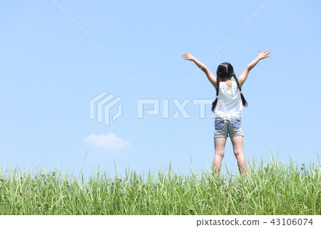 Blue sky and girls Blue sky and girls 43106074