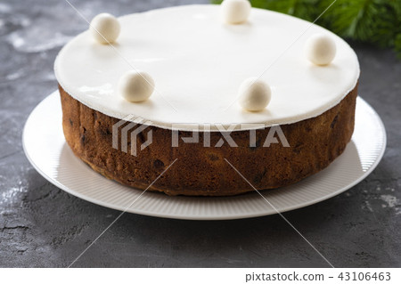 Christmas fruit cake, pudding on white plate. Copy space. 43106463