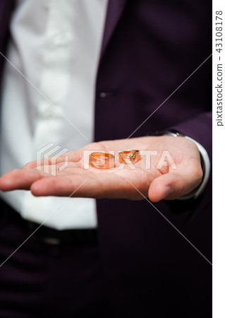 Wedding rings 43108178