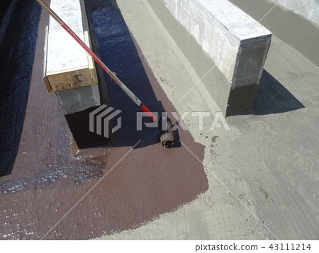 Waterproofing layer applied by construction worker Waterproofing layer applied by construction worker 43111214