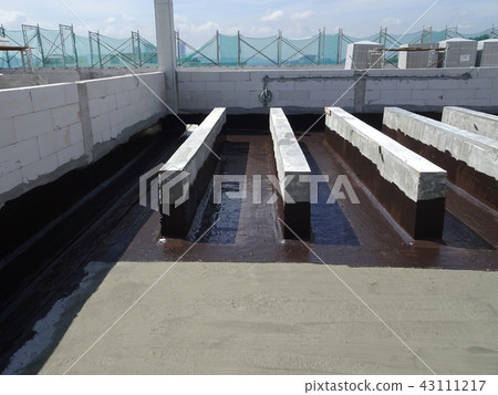 Waterproofing layer applied by construction worker Waterproofing layer applied by construction worker 43111217