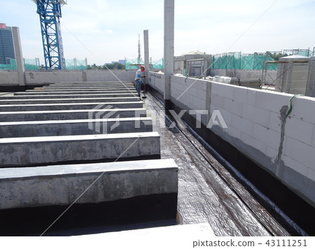 Waterproofing layer applied by construction worker 43111251