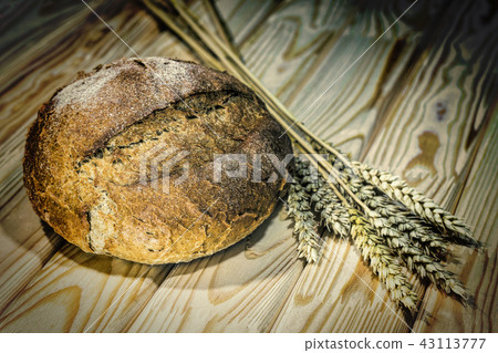 baking,cooking, loaf of bread , bunch, wheat spikes 43113777