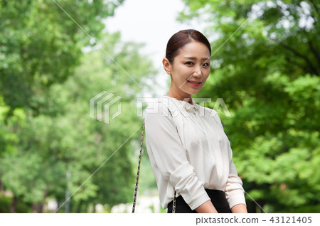 Business woman Business woman 43121405