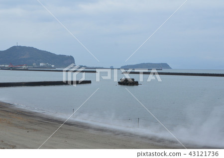Steam entering the sandy beach - Sand steaming hot spring (Ibusuki city, Kagoshima prefecture) 43121736