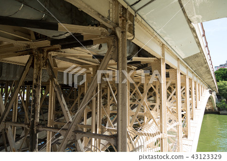 Bridge pier 43123329