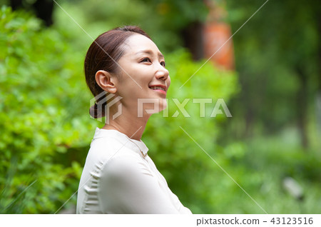 Young woman, business woman 43123516