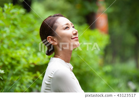 Young woman, business woman 43123517