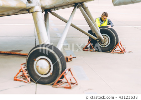 airport worker support airport worker support 43123638