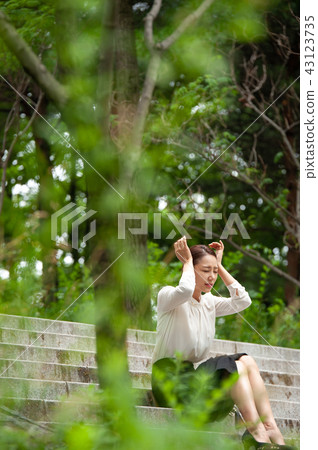 Young woman, business woman 43123735