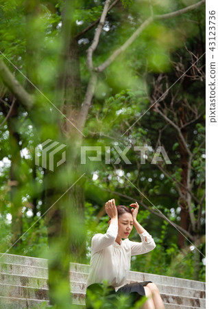 Young woman, business woman 43123736