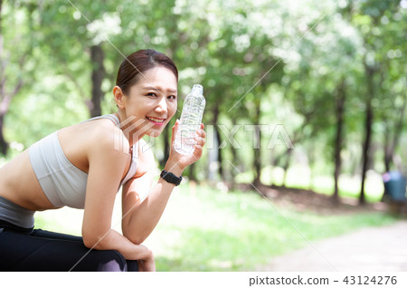 Jogging, exercise, sport, young woman Jogging, exercise, sport, young woman 43124276