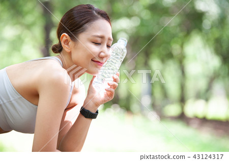 Jogging, exercise, sport, young woman Jogging, exercise, sport, young woman 43124317