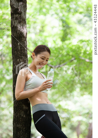 慢跑,運動,運動,年輕的女人 慢跑,運動,運動,年輕的女人 43124448