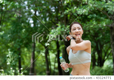 Jogging, exercise, sport, young woman 43124771