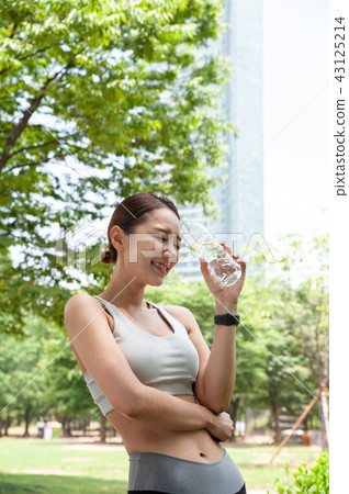 慢跑,運動,運動,年輕的女人 慢跑,運動,運動,年輕的女人 43125214