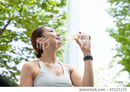 Jogging, exercise, sport, young woman Jogging, exercise, sport, young woman 43125235