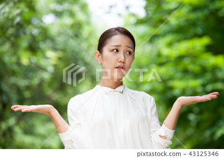 Young woman, business woman 43125346