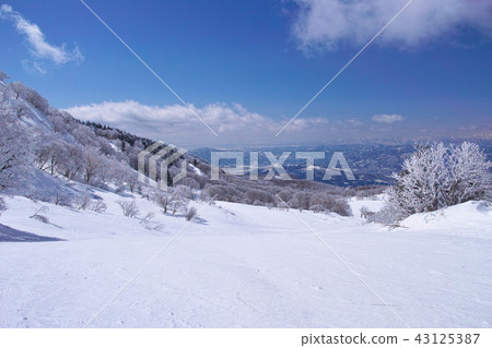 Black frost and slopes Black frost and slopes 43125387