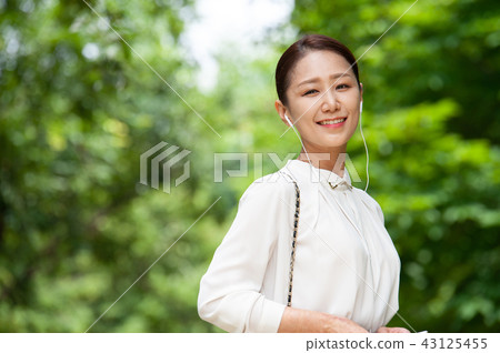 Young woman, business woman 43125455