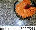 Raw salmon slice or salmon sashimi 43127544