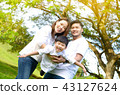Asian family 43127624